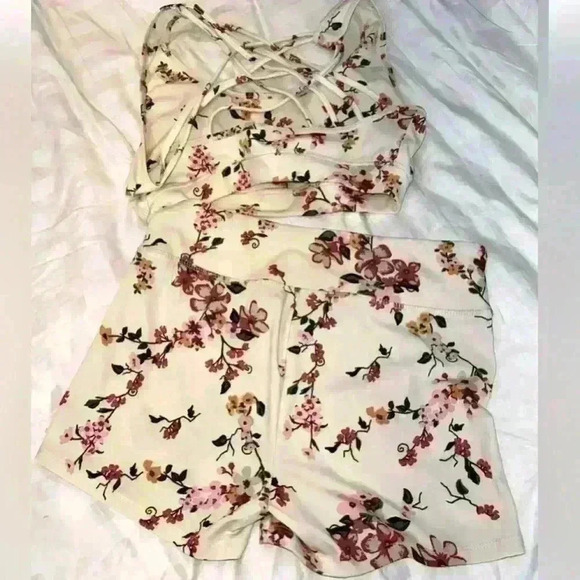 NWOT ShoSho Biker Short & Sports Bra Set - Picture 2 of 3